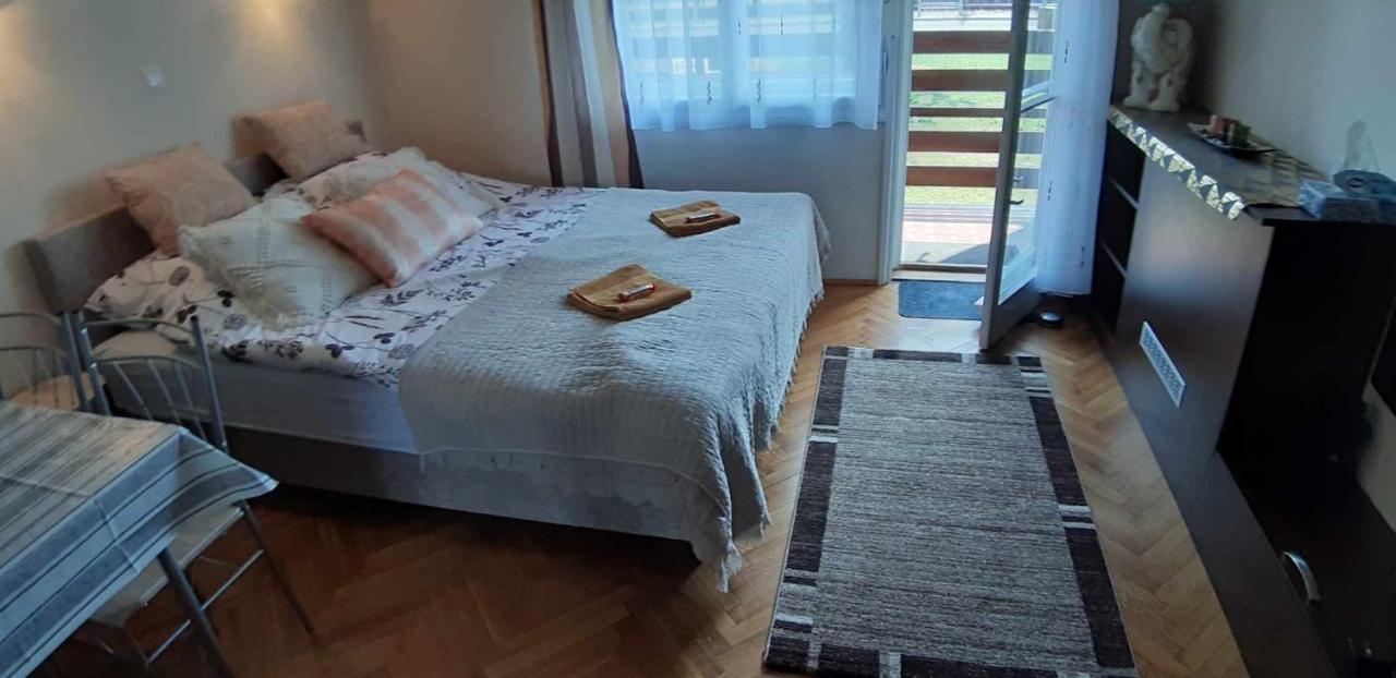 شقة Rosy Apartman فونيارتْسفاشغ المظهر الخارجي الصورة